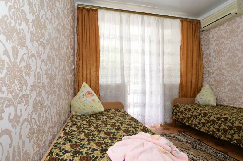 Трехместный номер (раздельные кровати, балкон)