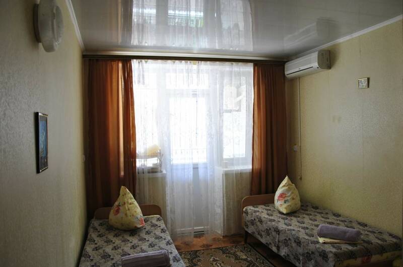 Трехместный номер (раздельные кровати, балкон)