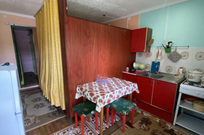 Двухкомнатный с кухней первый этаж