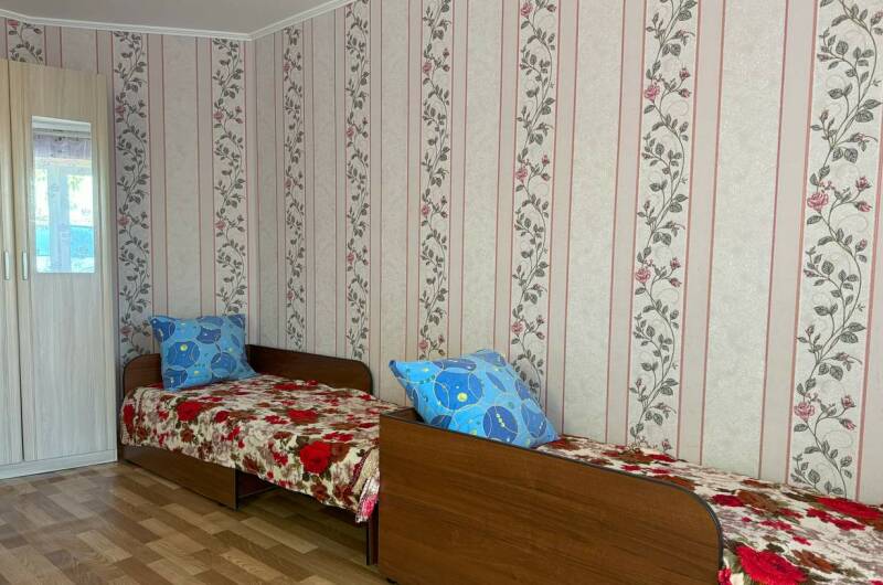 Номер с удобствами на 3−4 человека