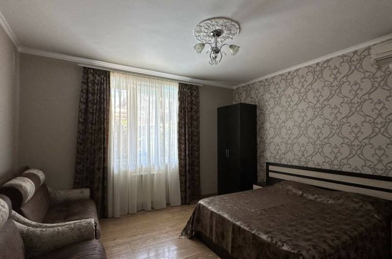 Семейный без балкона (1 и 5 этаж, вид на бассейн)