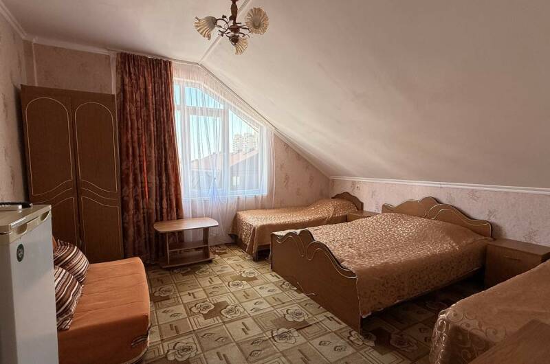Семейный без балкона (1 и 5 этаж, вид на бассейн)