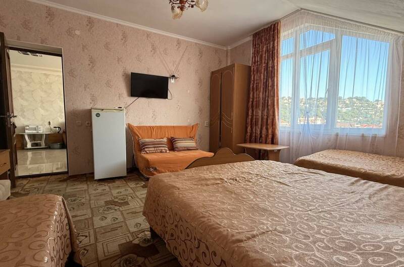 Семейный без балкона (1 и 5 этаж, вид на бассейн)