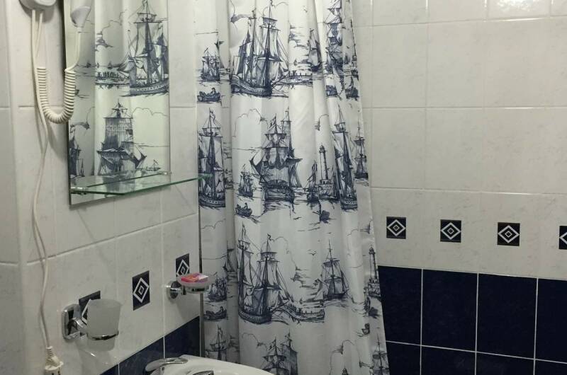 Трёхместный номер с удобствами
