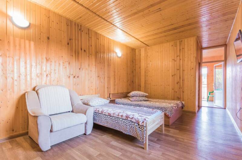 Трехместный номер с лоджией