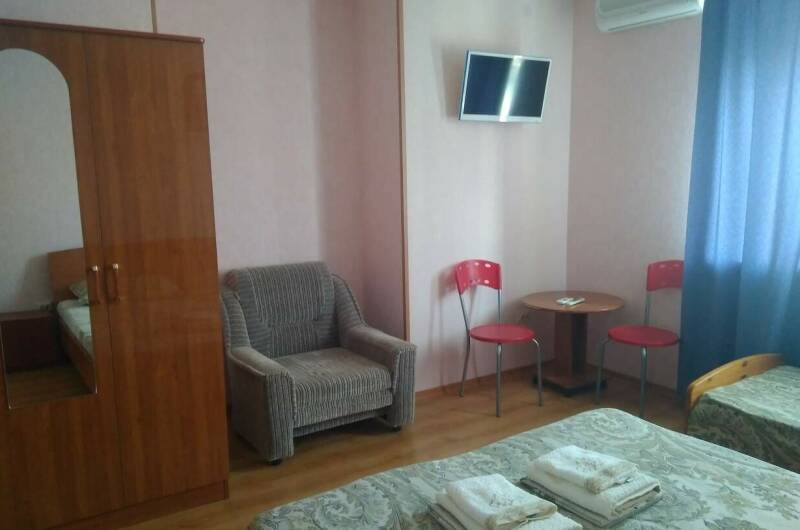 Комната для 3 х человек с 2 кроватями