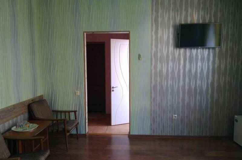 Комната семейная для 4 человек с двумя кроватями