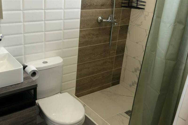 Трёхместный номер с балконом вид на море и горы