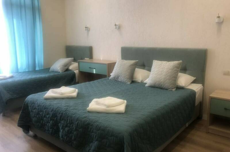 Трёхместный номер с патио и кухней