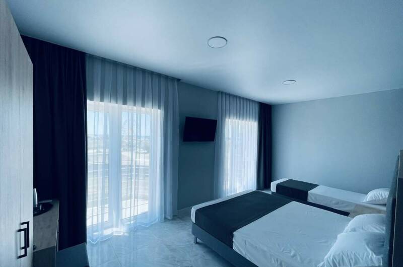 Трёхместный улучшенный номер (TRPL)