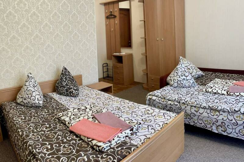 Семейный четырёхместный номер с балконом