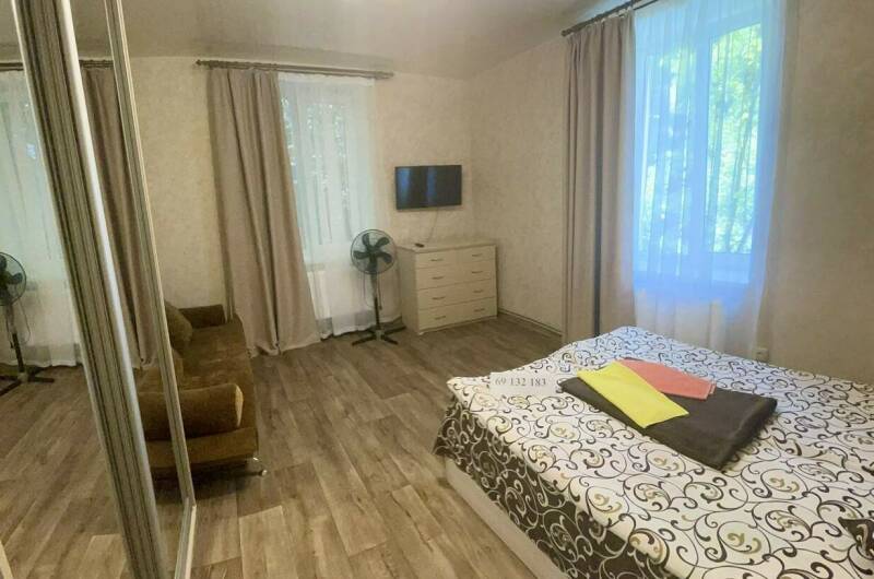 Трёхкомнатный с отдельным входом