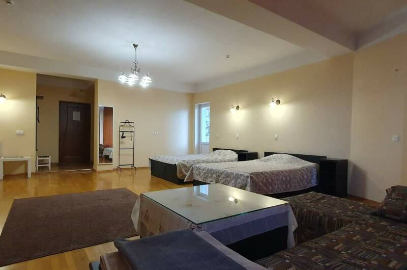 Двухместный номер № 4 с 2 двухспальными кроватями