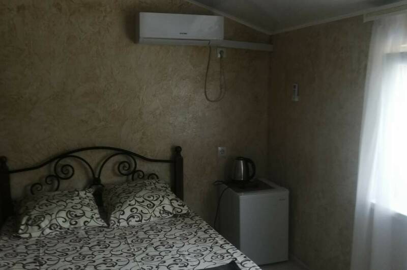 Четырёхместный «Семейный» с видом на ЖД и лес