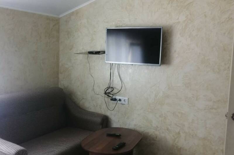 Четырёхместный «Семейный» с видом на ЖД и лес