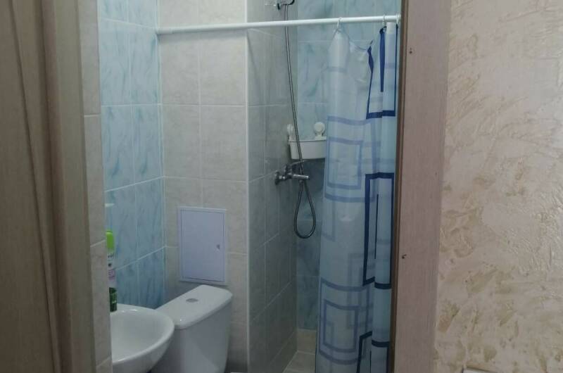 Четырёхместный «Семейный» с видом на ЖД и лес