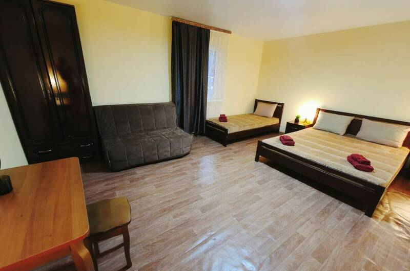 «Семейный» 2х комнатный 8−9 местный номер