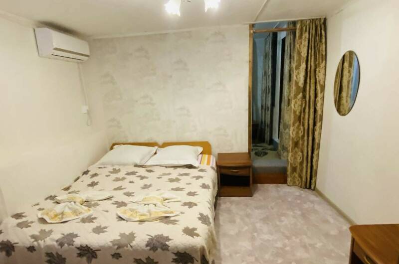 Двухкомнатный эконом+ с балконом 4х местный