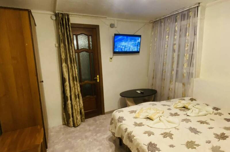 Двухкомнатный эконом+ с балконом 4х местный