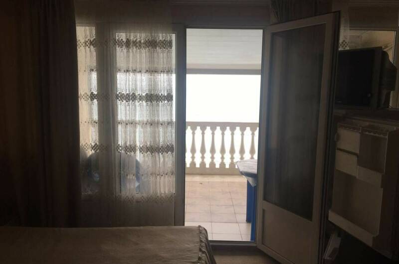 Трехместный номер с балконом и видом на море