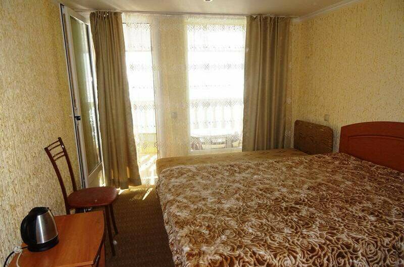 Трехместный номер без балкона с видом на море