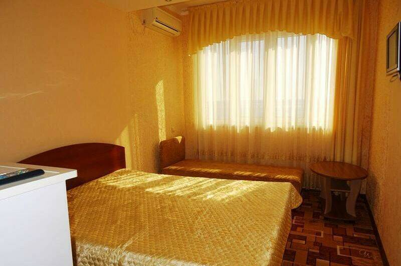 Трехместный номер без балкона с видом на море