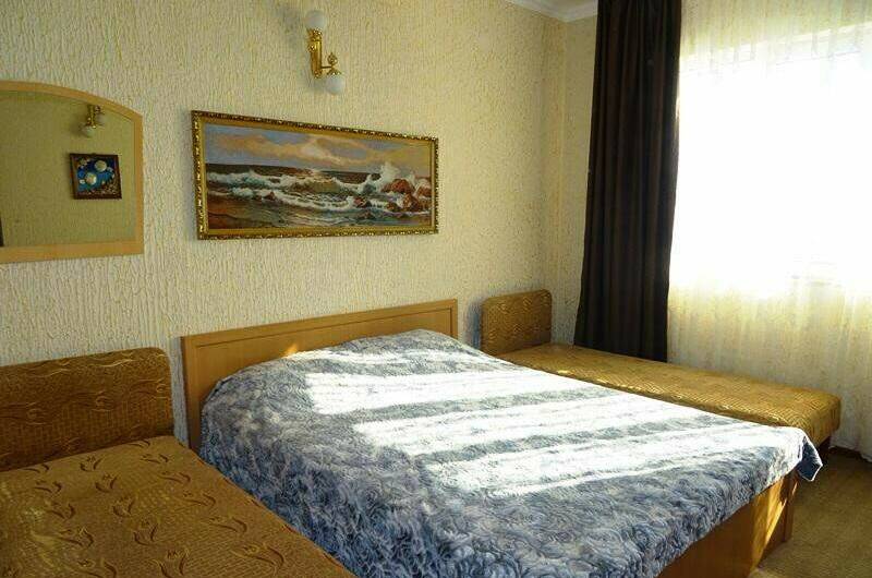 Четырехместный номер без балкона с видом на море