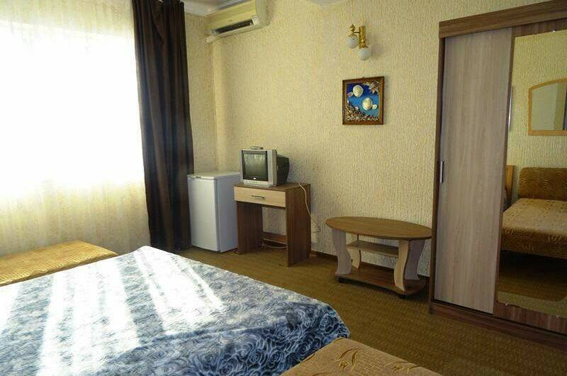 Четырехместный номер без балкона с видом на море