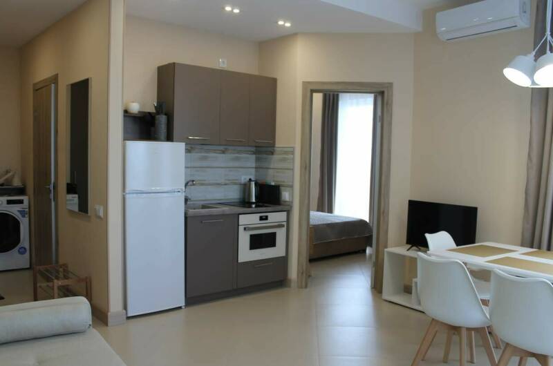 «Люкс» с 1-ой спальней (Вид: море и горы)