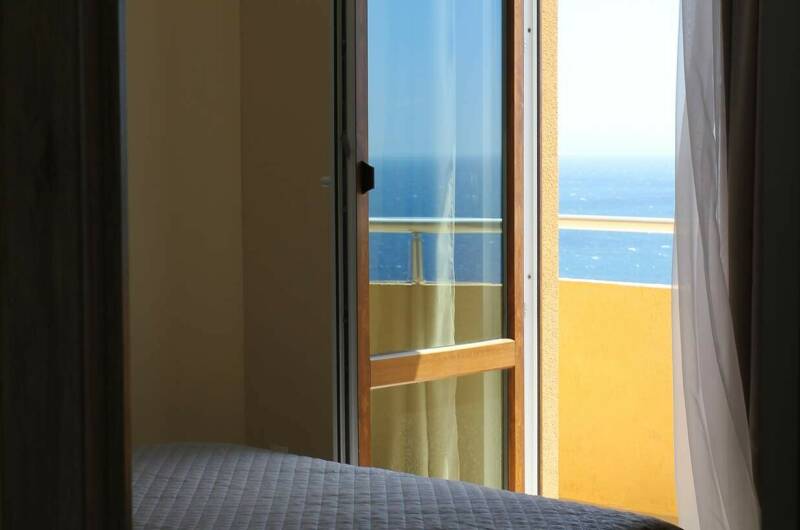 «Люкс» с 1-ой спальней (Вид: море и горы)