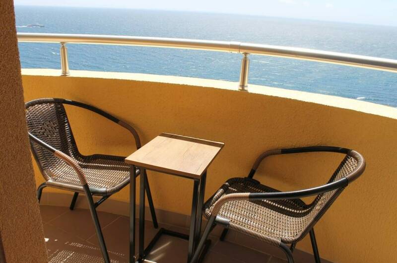 «Люкс» с 1-ой спальней (Вид: море и горы)