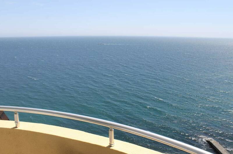 «Люкс» с 2-мя спальнями (вид: море и горы)