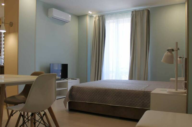 Студия «Люкс» (вид: гора Ай-Петри)