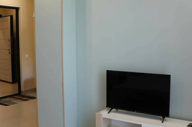 Студия «Люкс» (вид: гора Ай-Петри)