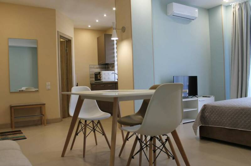 Студия «Люкс» (вид: гора Ай-Петри)