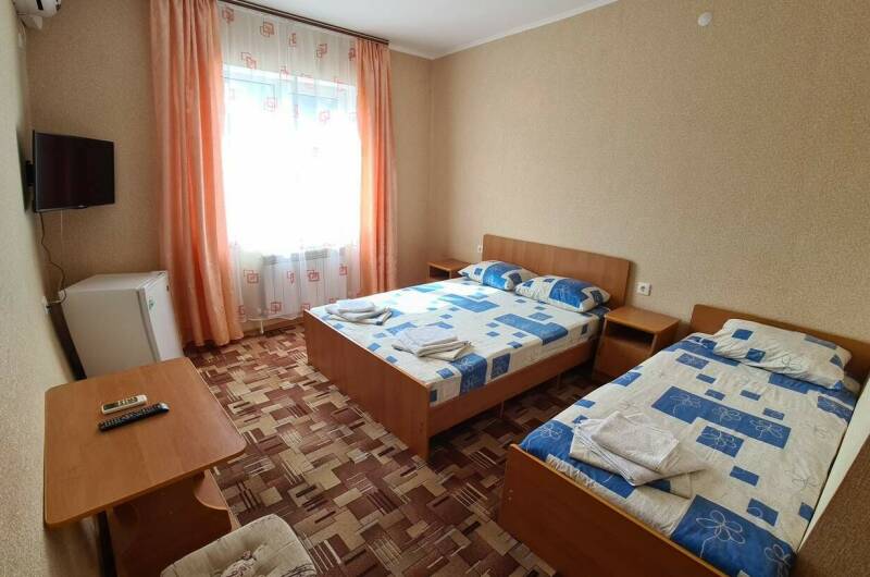 Трёхместный номер с двуспальной кроватью