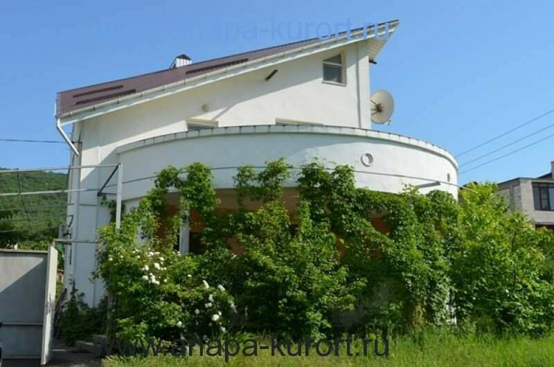 Отдельный 3-х комнатный номер на первом этаже