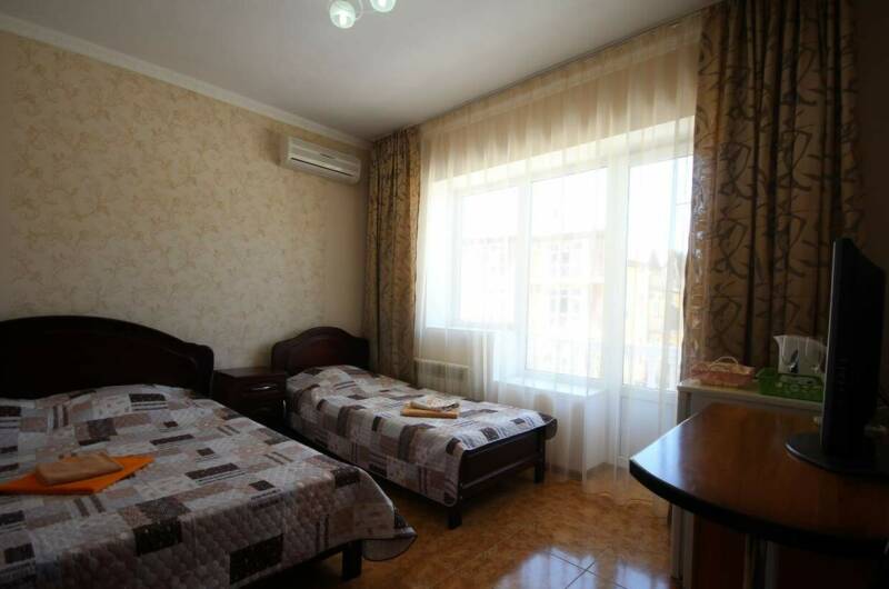 Трёхместный номер с балконом