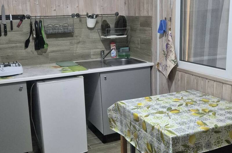 4-х местный с удобствами и кухней на балконе