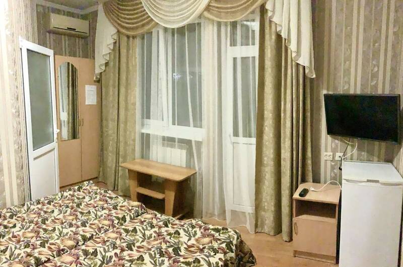 Комната со своим санузлом без балкона, с балконом