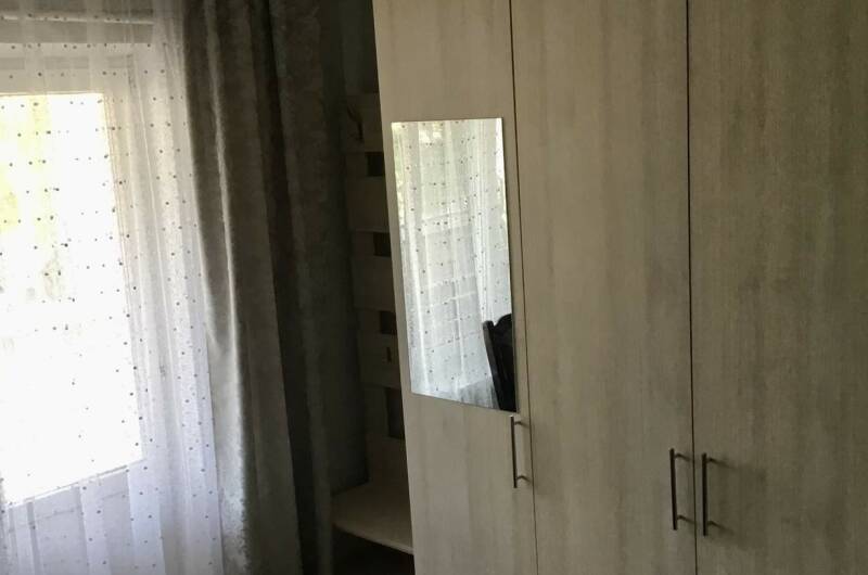 На втором этаже с балконом