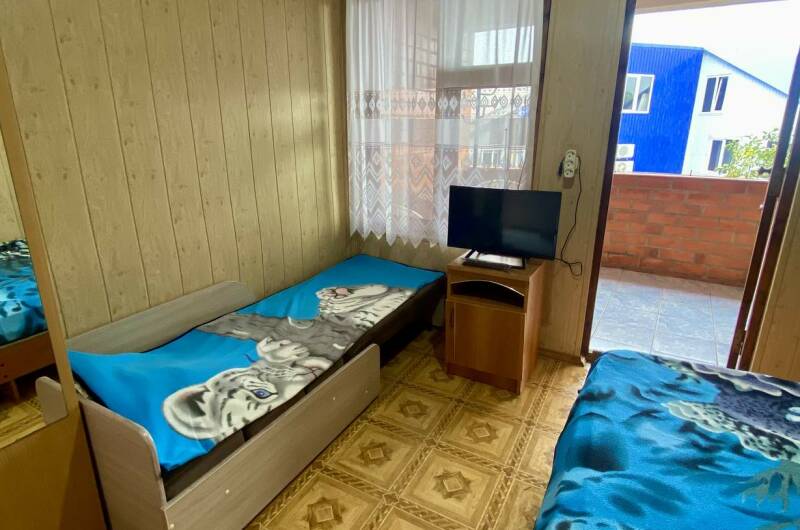 Трёхместный номер «Эконом» класса с балконом