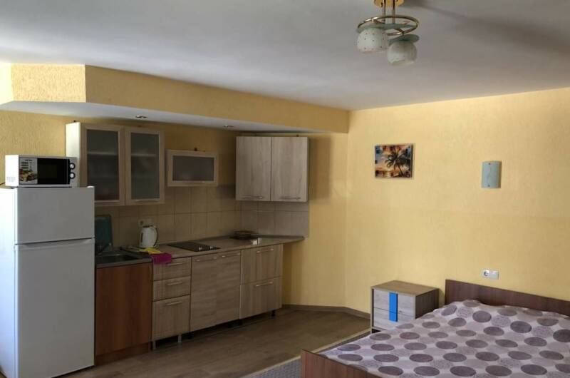 Студия в цокольном этаже