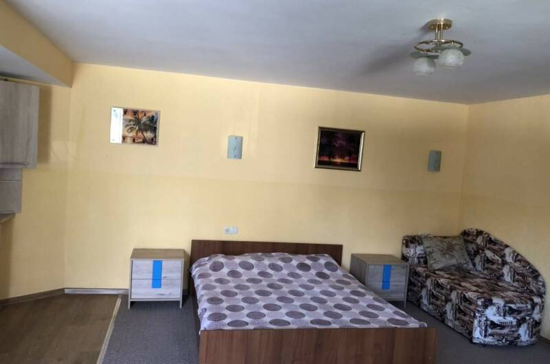 Студия в цокольном этаже