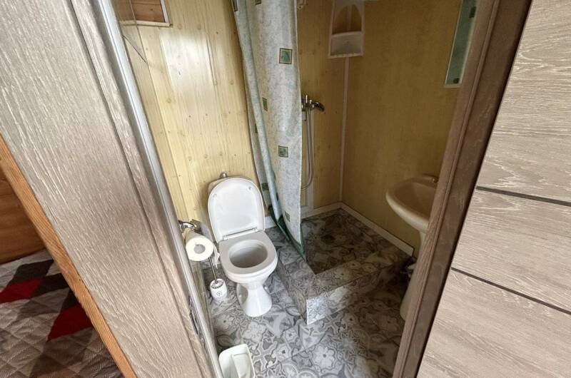 Однокомнатный двухместный домик с холодильником