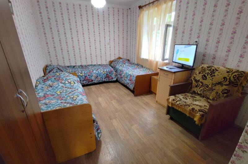 Четырехместная комната «Эконом» с креслом кроватью