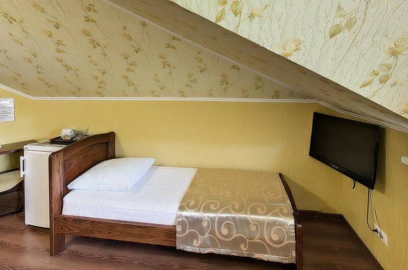 Трехместный номер на мансарде главный корпус
