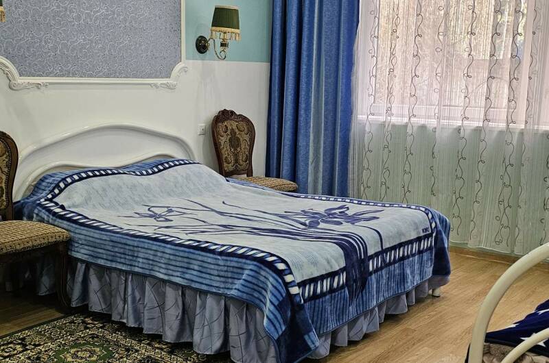 Номер индиго на троих