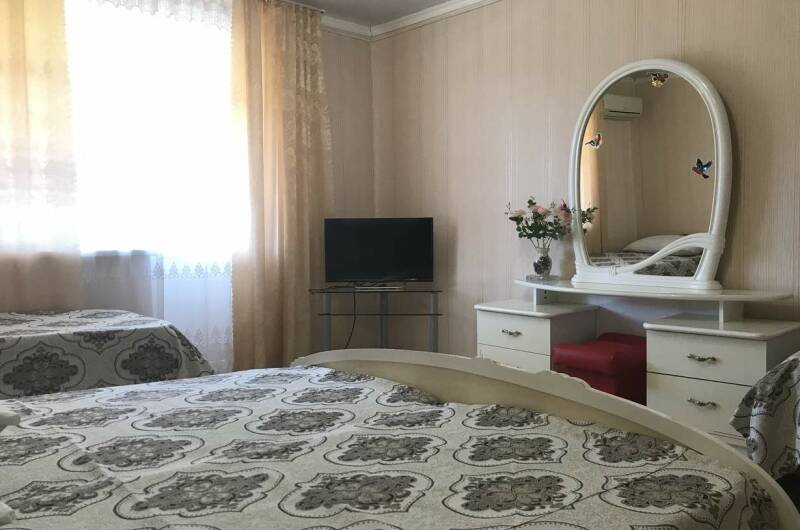 Четырехместный номер с балконом, отдельный вход