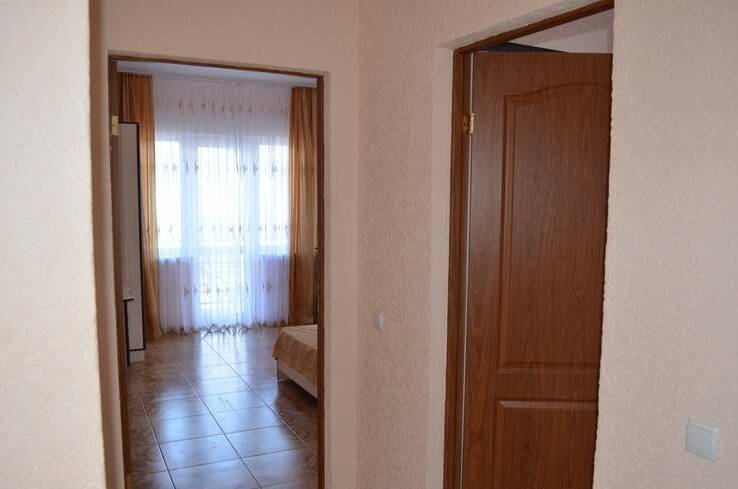 2 комнатный, 4 места с кондиционером (боковой вид)